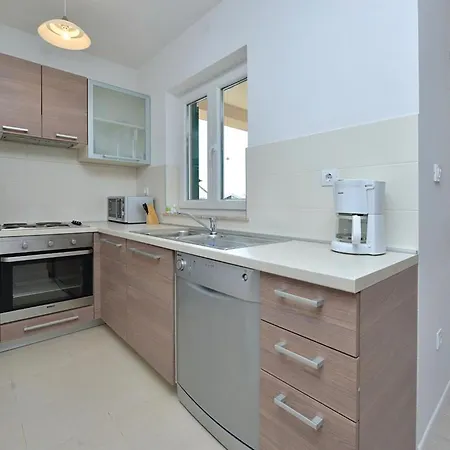 شقة 2 Bedroom Gorgeous In Privlaka *