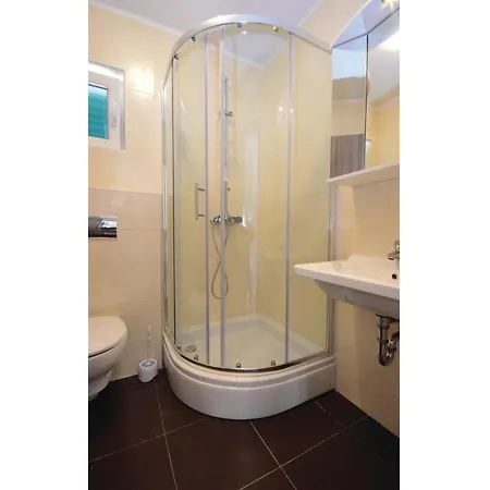 شقة 2 Bedroom Gorgeous In Privlaka نين