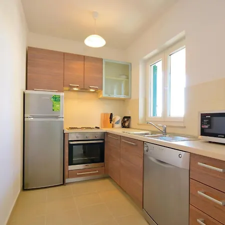 2 Bedroom Gorgeous In Privlaka * نين