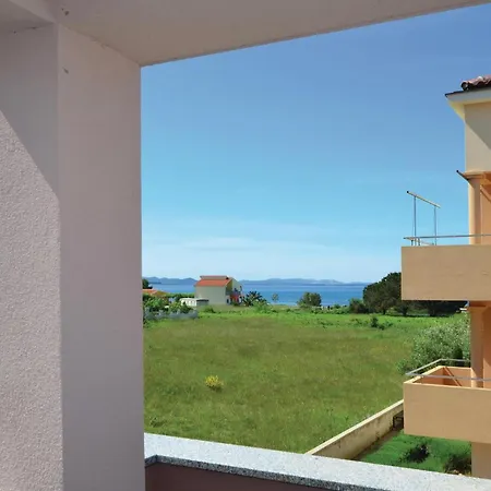 2 Bedroom Gorgeous In Privlaka شقة نين