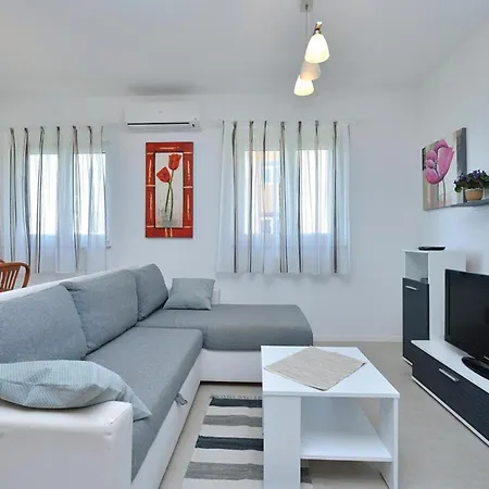 アパート Two-bedroom In Privlaka プリヴラカ